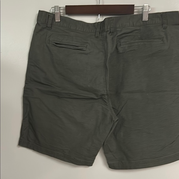 Weatherproof Versatile Gray Flat Front Shorts for Casual Wear - Picture 3 of 3